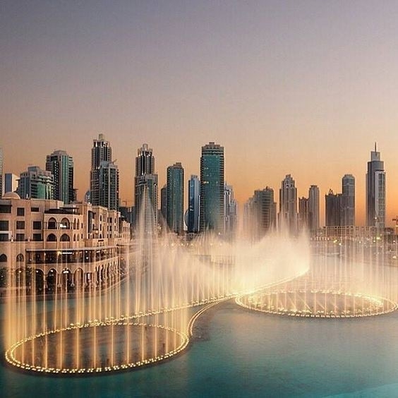 The Dubai Fountain show at night
